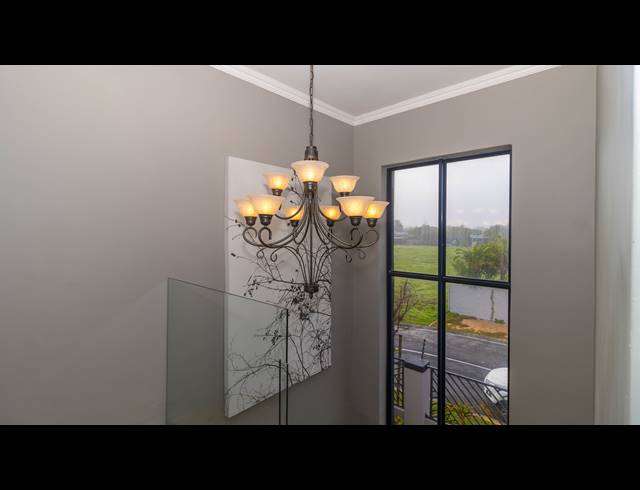 4 BEDROOM FREESTANDING FOR SALE IN FLAMINGO VLEI